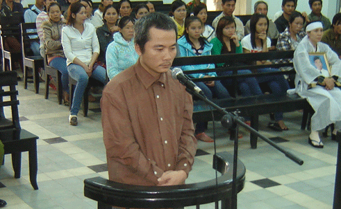 Bị cáo Huỳnh Văn Toàn trước vành móng ngựa